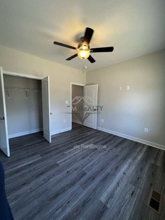 Building Photo - 38 Meadow View Ln