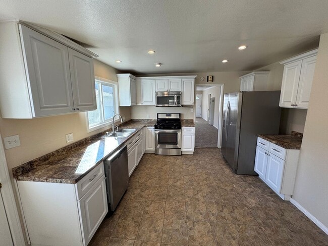 Building Photo - Charming 3 Bedroom, 1 Bath West Ventura Bungalow