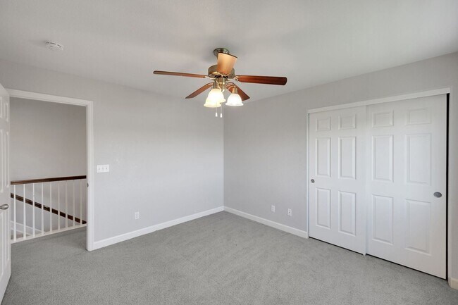 Building Photo - Spacious 5BR House in Aurora