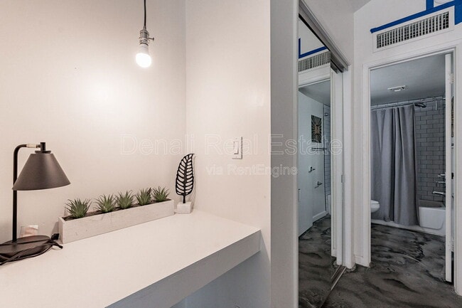 Building Photo - 2309 S College Ave