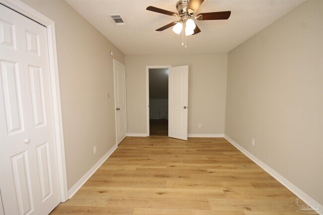 Building Photo - 2028 Cambridge Cir