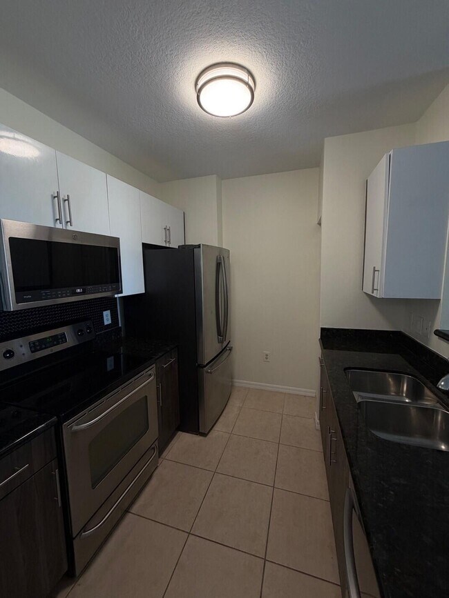 Building Photo - 2421 NE 65th St