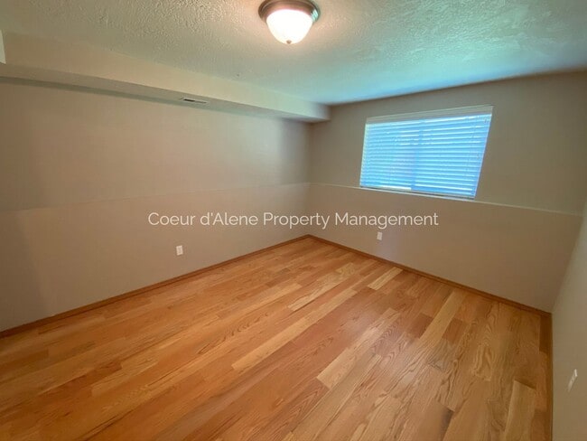 Building Photo - 4 bedroom home in Woodland Meadows!