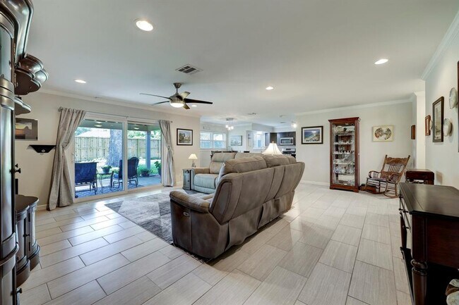 Building Photo - 2910 Freshmeadows Dr