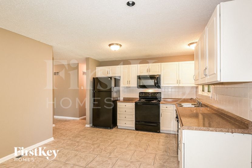 Building Photo - 125 Lake Point Dr