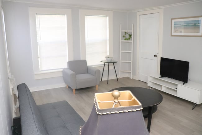 Building Photo - 2026 N Ross Ave