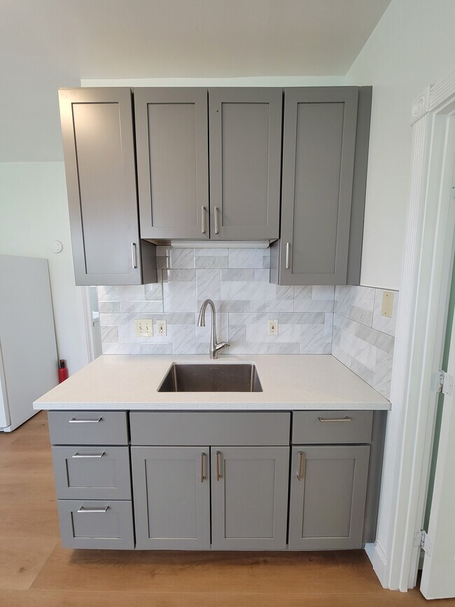 Primary Photo - 614 Grand Ave