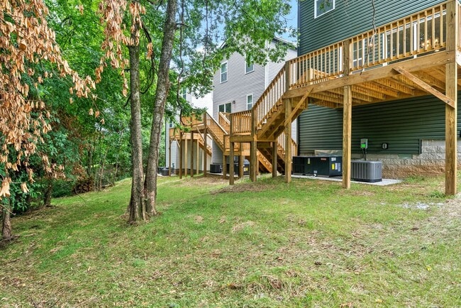 Building Photo - 4 Bedroom Home For Rent Near Downtown Clarksville!