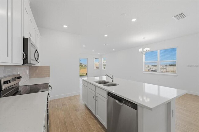 Building Photo - 2100 Maverick Ct