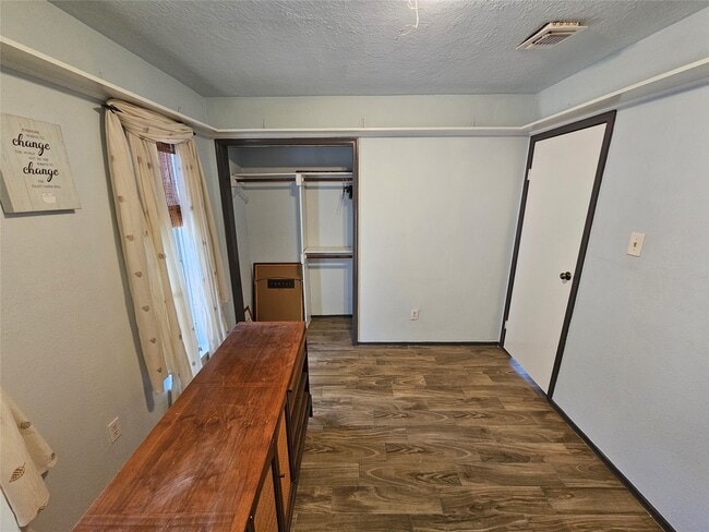 Building Photo - 8319 Wind Veil Dr