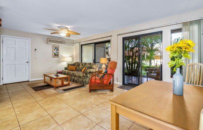 Building Photo - Fully Furnished 2 Bed/1.5 Bath, Maui Gardens Condo with Resort Amenities and Steps to the Beach!