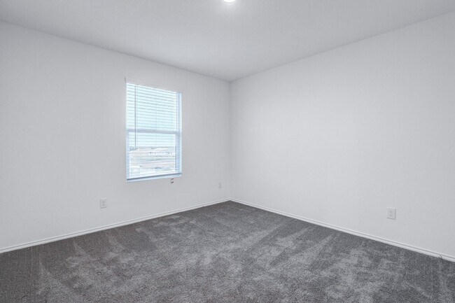 Building Photo - Modern 4-Bedroom Home with Loft, Open Livi...