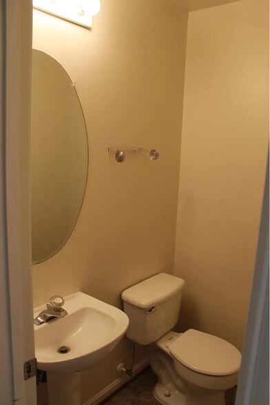 Building Photo - 4641 Kings Mill Way