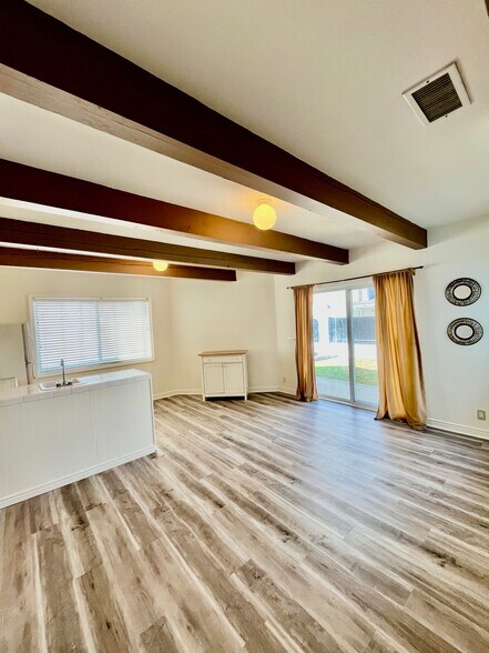 Building Photo - 535 Loma Vista St