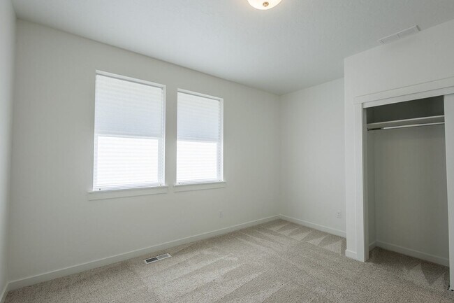 Building Photo - Brand New Home in an Amenity Filled Neighborhood