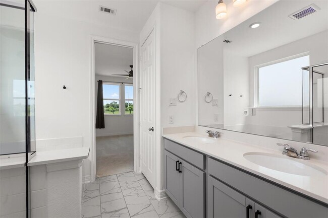 Building Photo - 13525 Emerald Mallard Dr