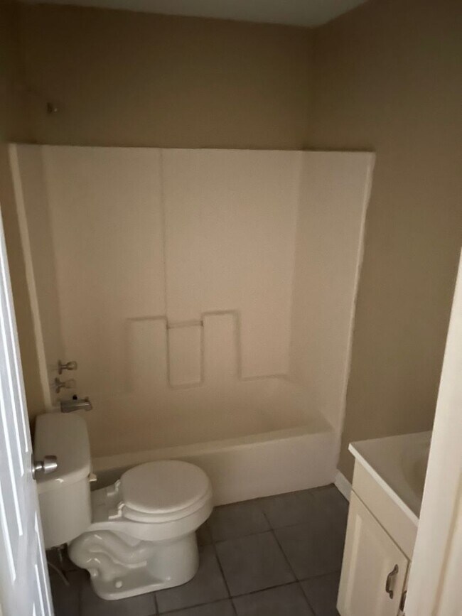 Building Photo - Well Kept 2 Bedroom in the Gentilly Area