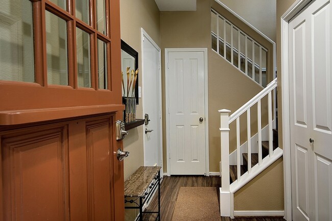 Building Photo - 60 Woodlily Pl