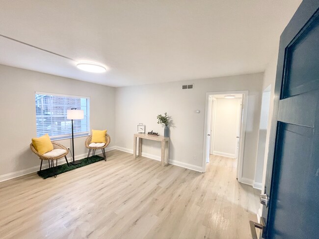 Building Photo - 2402 W Cleveland St