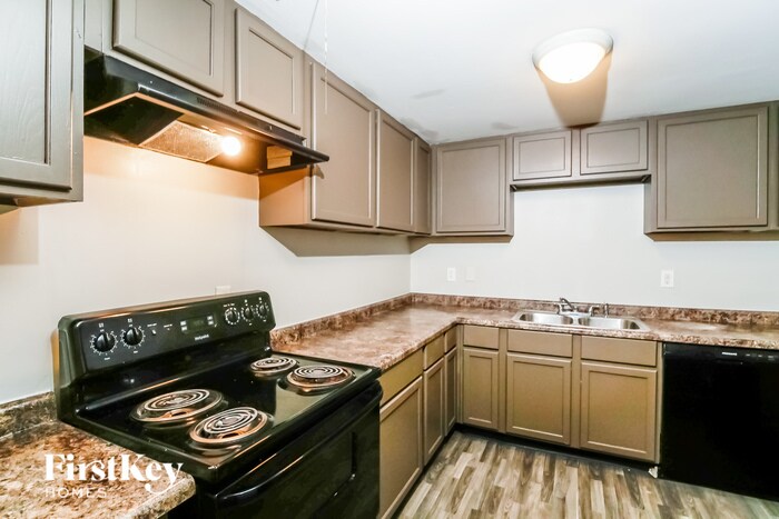 Building Photo - 3820 N Lawndale Ave