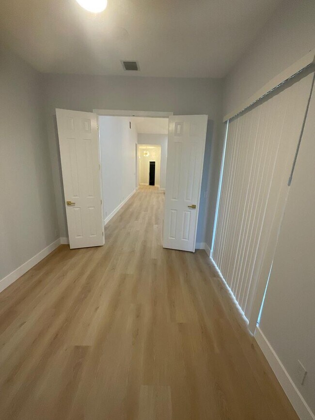 Building Photo - Luxury-Style 3BR Home in Prime West Palm Beach Location