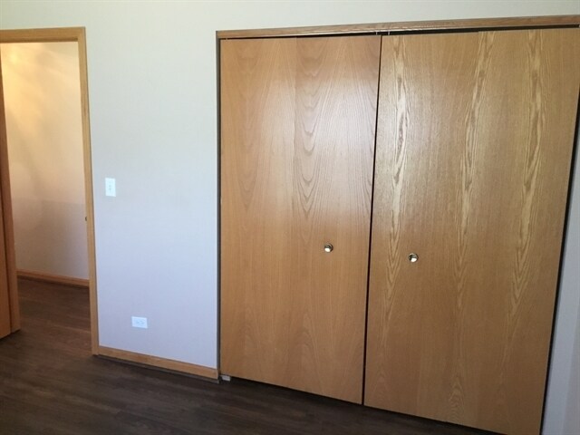 Building Photo - 11S524 Rachael Ct