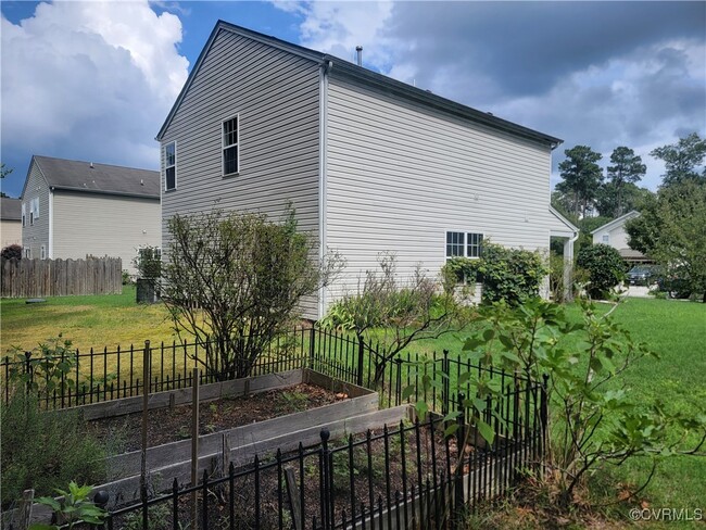 Building Photo - 7214 Vaden Dr