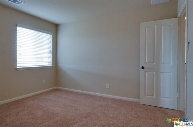 Building Photo - 271 Limestone Creek