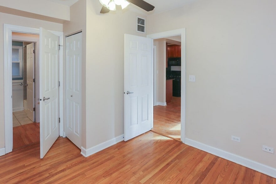 Building Photo - 3628 N Wilton Ave