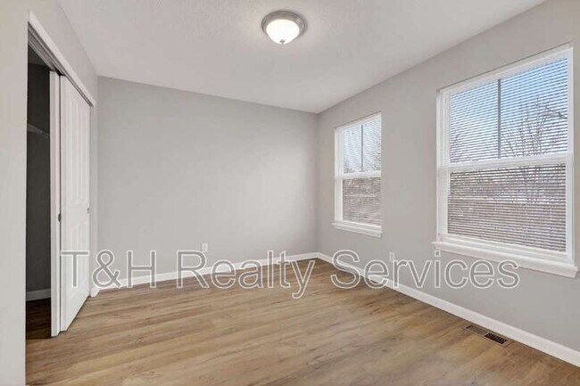 Building Photo - 156 Haugh St