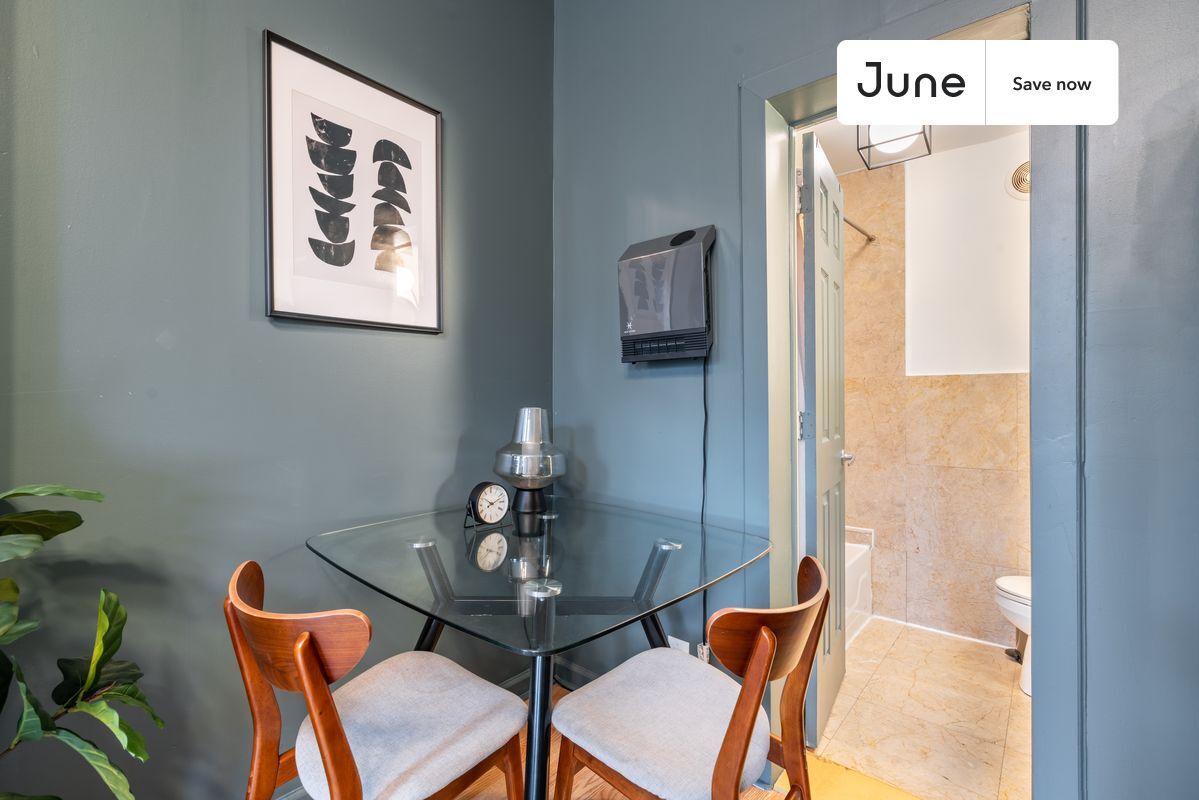 Building Photo - 336 W 46th St