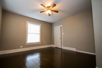 Building Photo - 512 Cooper St