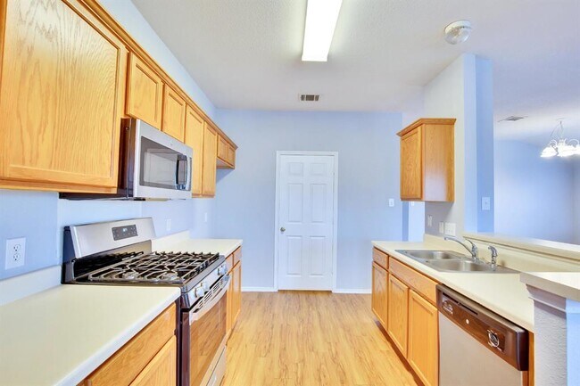 Building Photo - 1002 Remington Dr