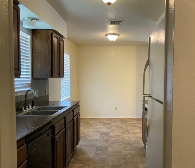 Building Photo - 1409 Paseo Del Oro