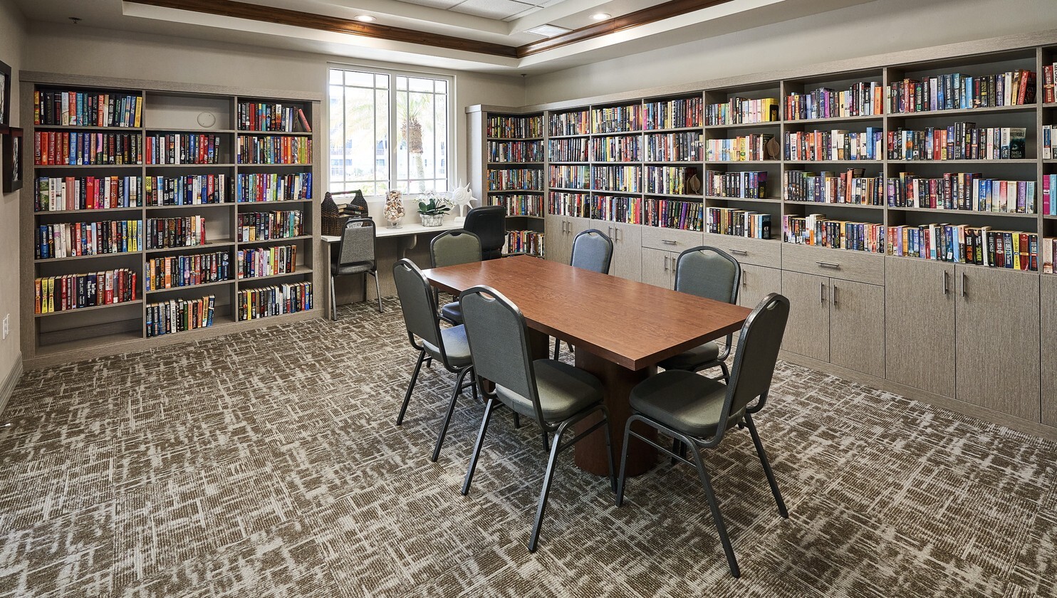 Building Photo - 16635 Lake Circle Dr