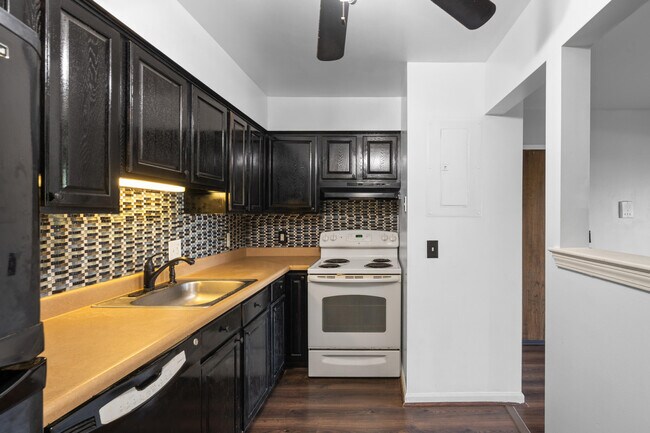 Building Photo - 25307 Shiawassee Cir