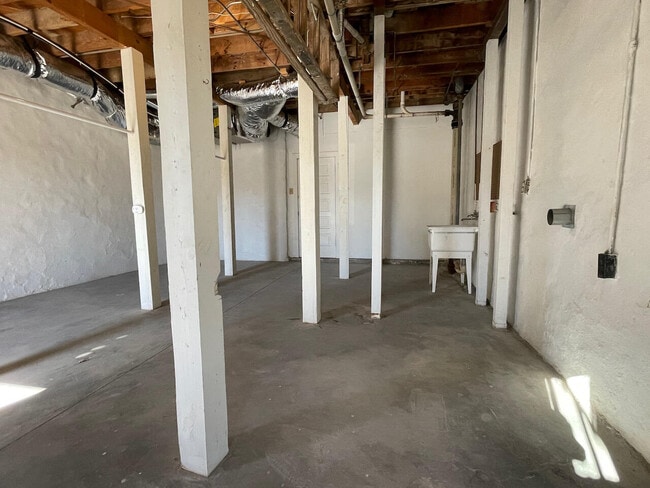 Building Photo - 2405 N Kansas St