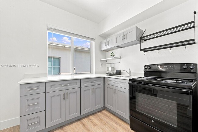 Building Photo - 319 NE 80th St