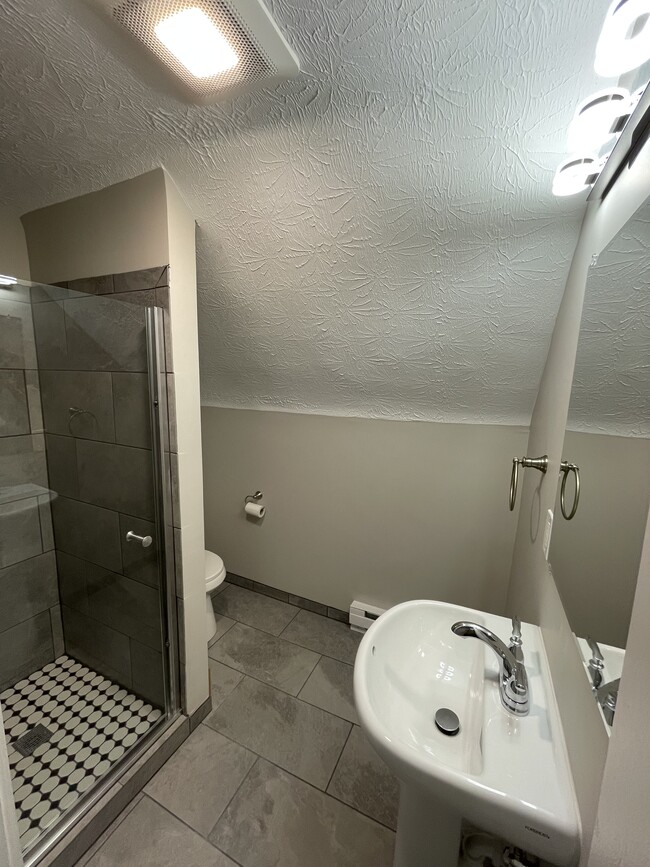 3rd floor bathroom - 3455 Trimble Ave