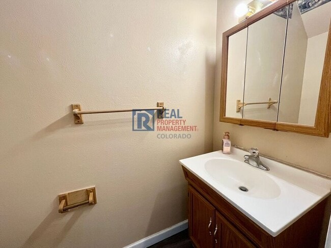 Building Photo - 16921 E Stanford Ave