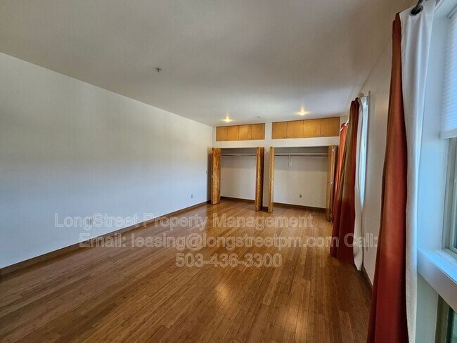 Building Photo - 12600 SW Crescent St