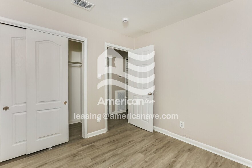 Building Photo - 7212 Knollwood Rd