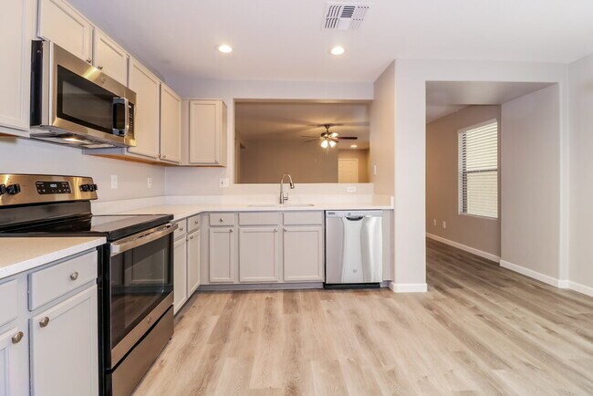 Building Photo - 9411 W Eaton Rd