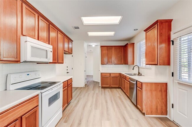 Building Photo - 8116 Forest Heights Ln