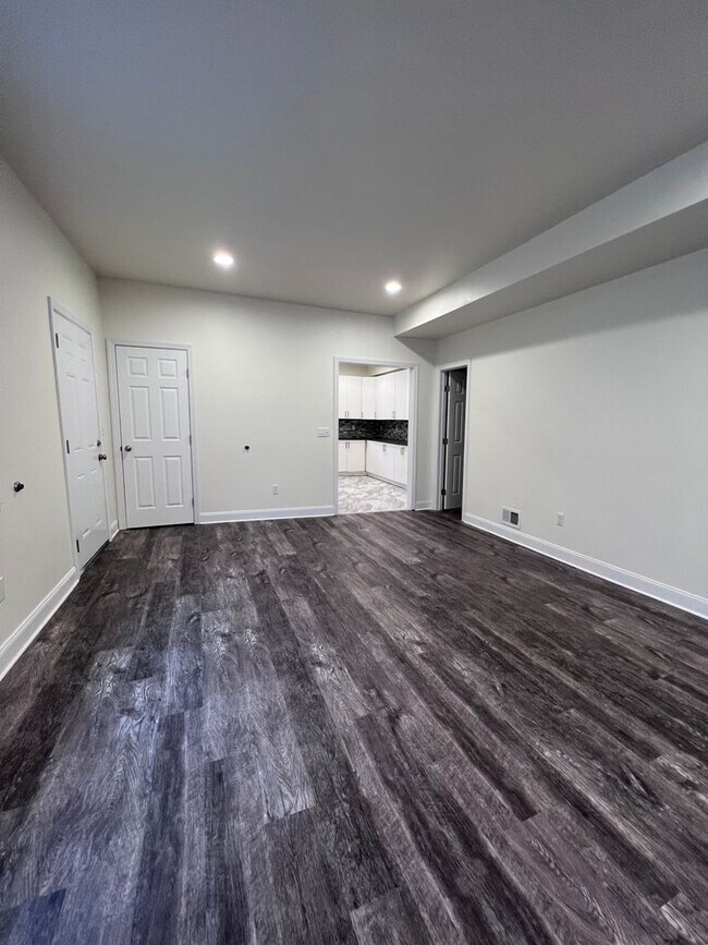 Building Photo - Updated 5BR 3bath house with off street parking!