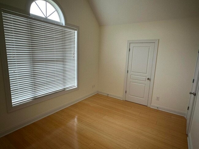 Building Photo - 106 Wisteria Ln