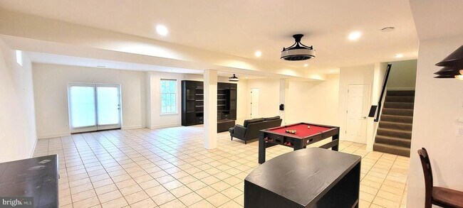 Building Photo - 15292 Golf View Dr