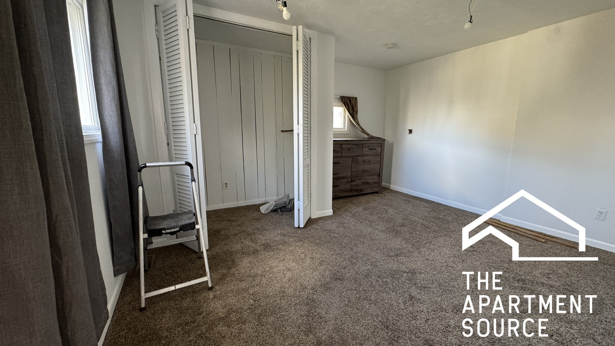 Building Photo - 5536 W Windsor Ave