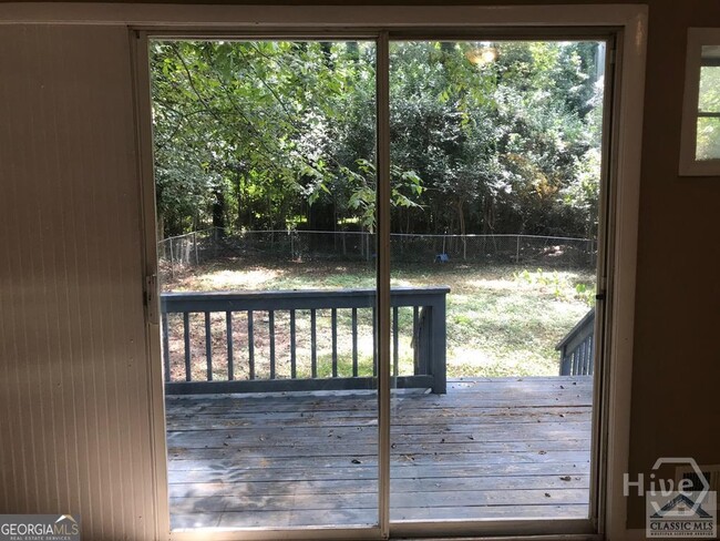 Building Photo - 135 Lillian Dr