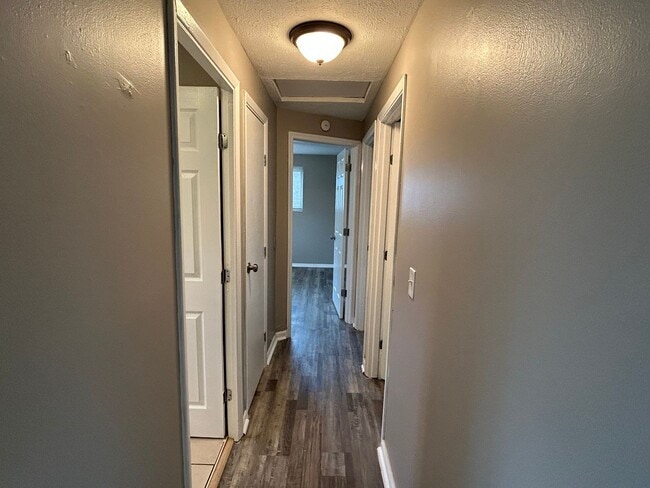 Building Photo - 3 Bedroom House